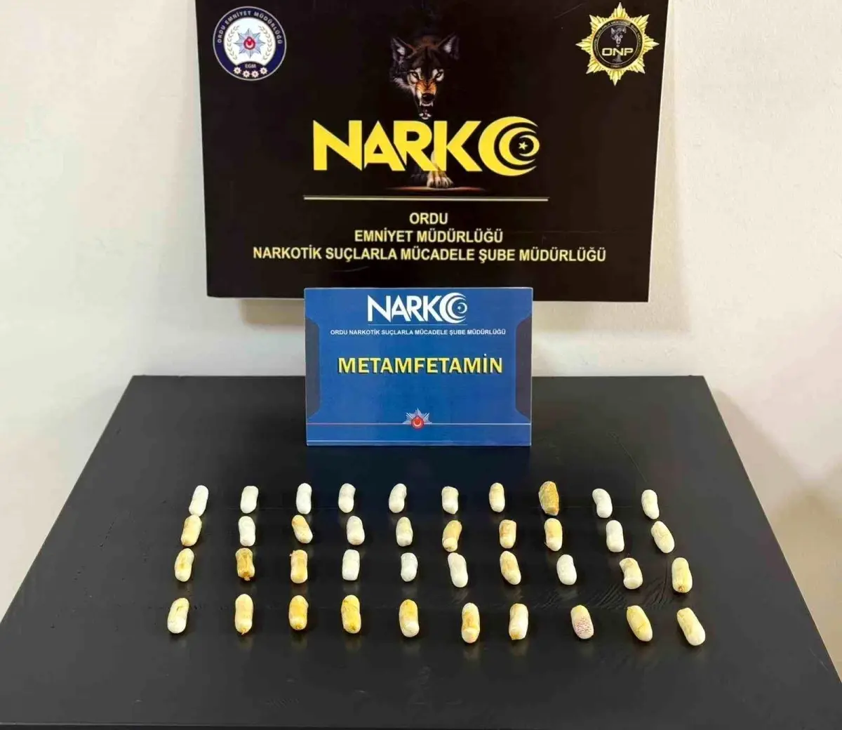 Midesinden 407 gram uyuşturucu çıktı: 2 tutuklama