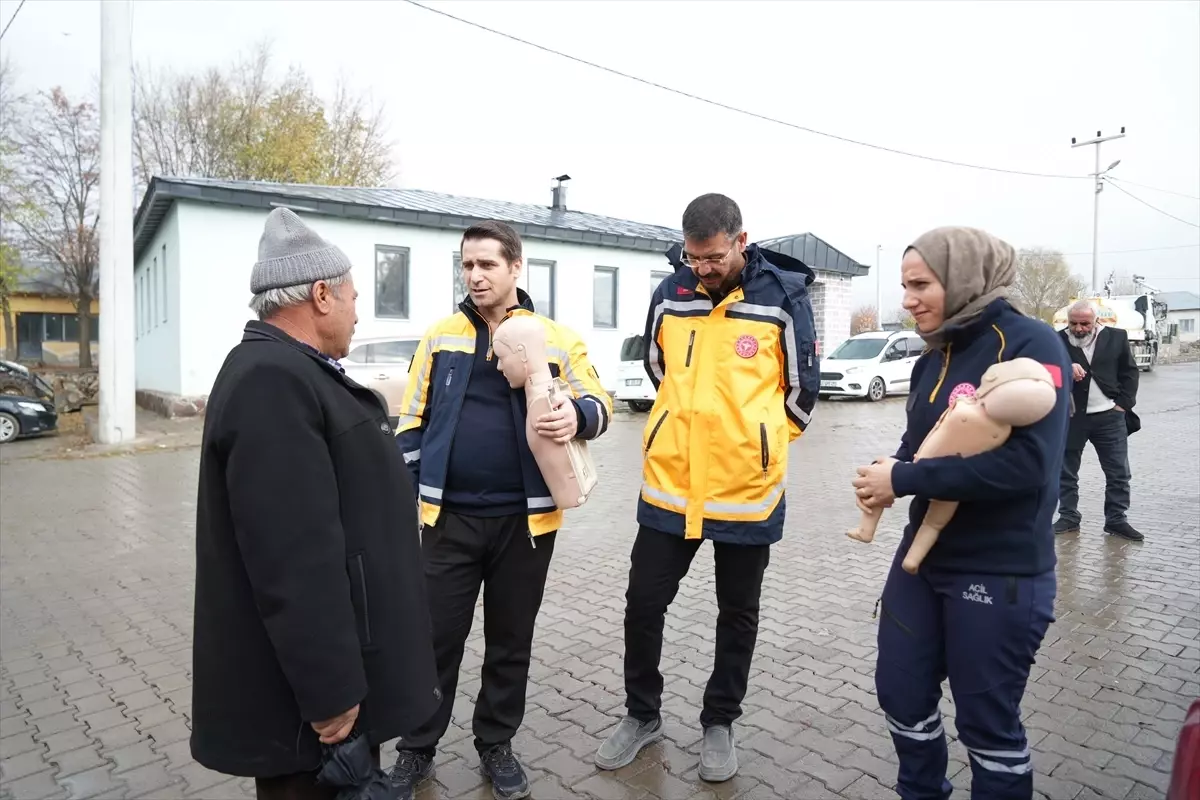 Muş'ta belde ve köylerdeki vatandaşlara yönelik ilk yardım eğitimi başlatıldı