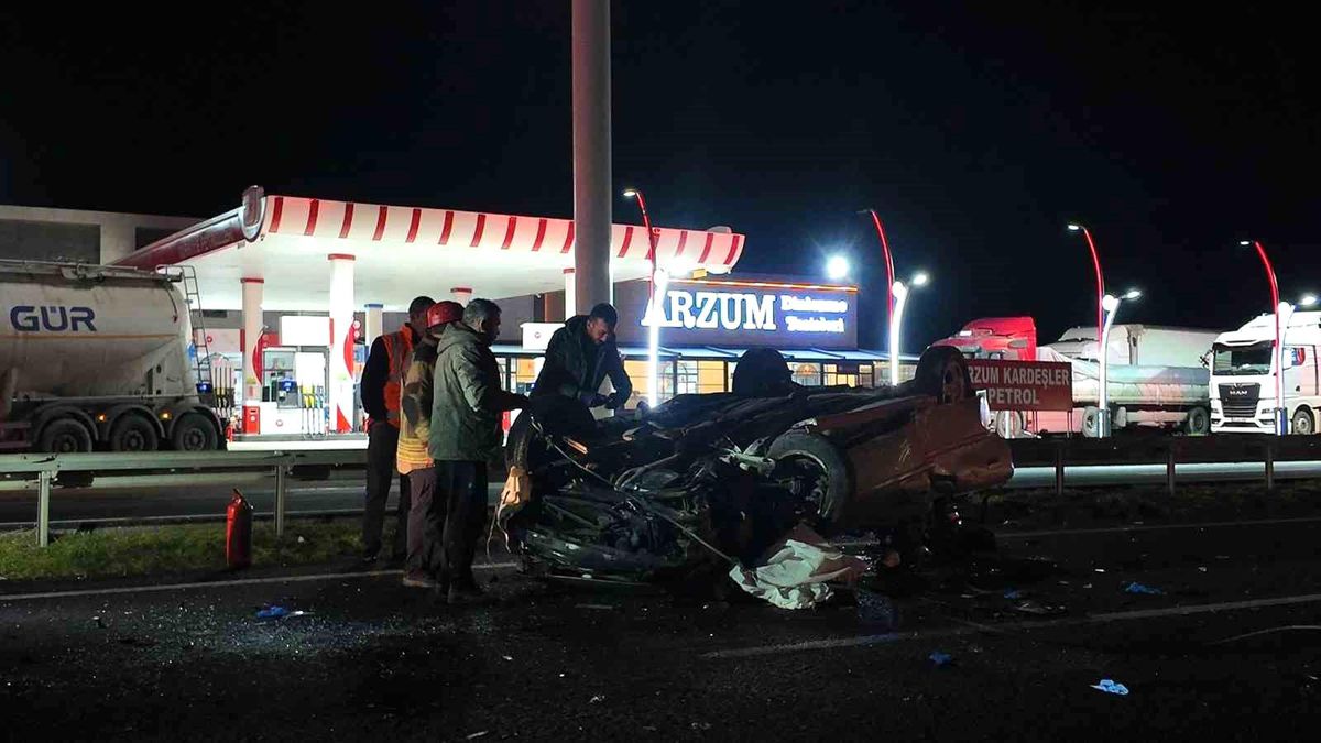 Otomobil tıra arkadan çarpıp takla attı: 1 ölü, 1'i ağır 3 yaralı