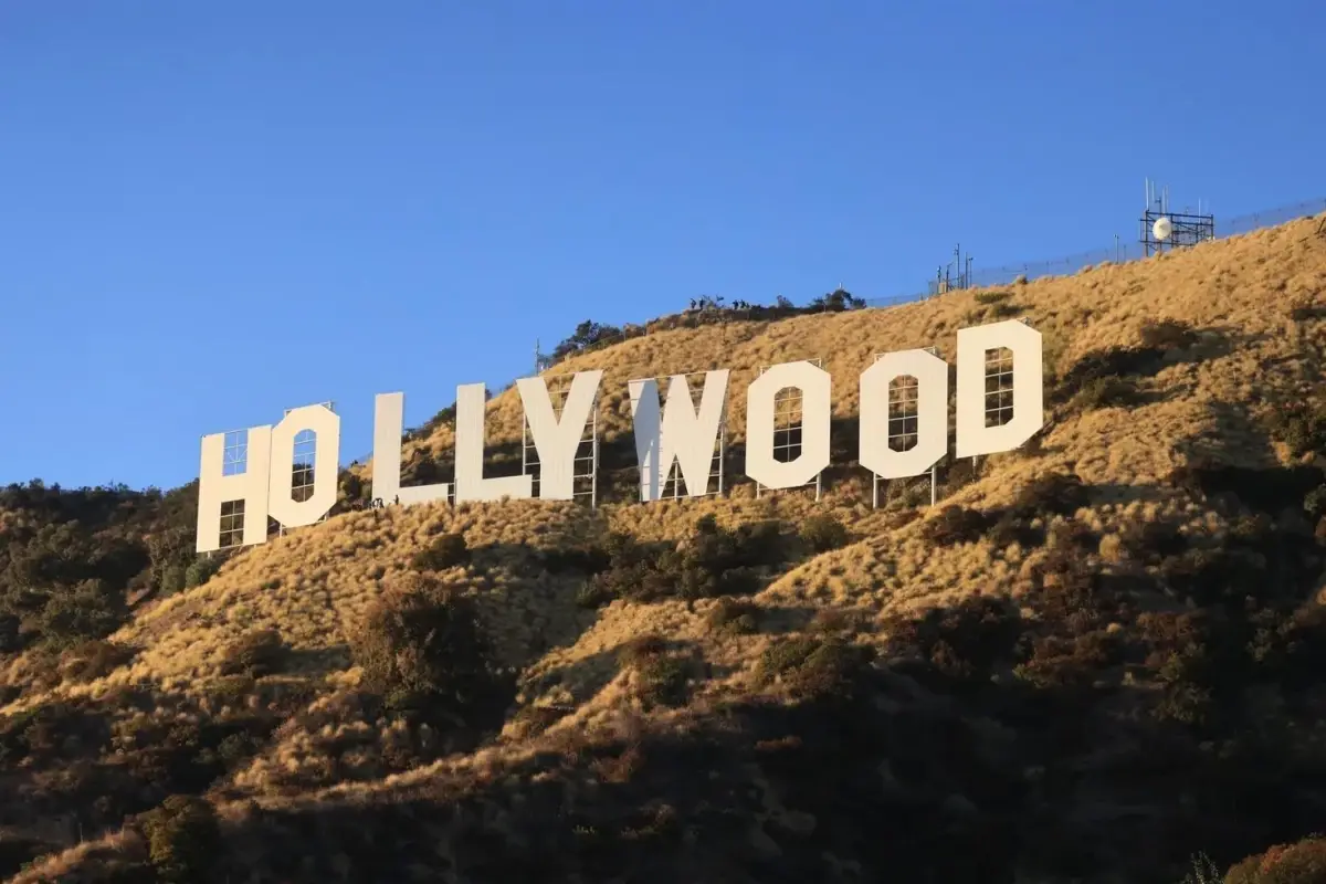 Paramount'tan Warner Bros'a 108,4 milyar dolarlık teklif