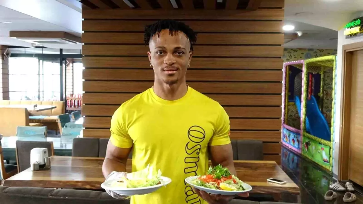 Siirt'te yemek servisleri Nijeryalı Micheal'den