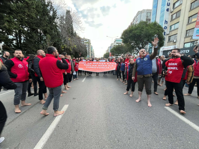 Everyone who went out to the street saw a barefoot protester