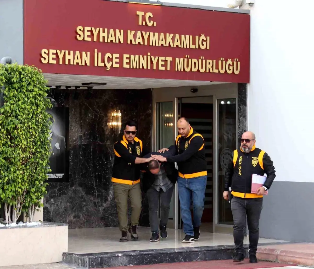 Toprağa gömülü kavanozlardan patlayıcılar çıktı, şüpheli tutuklandı