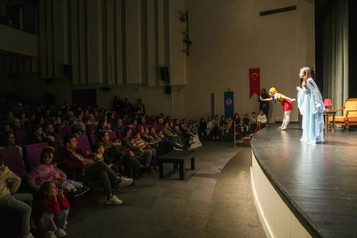 Trabzon'da çocuk tiyatro oyunları ilgi görüyor