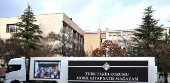 TTK'nın mobil kitap satış mağazası, Ankara'daki üniversite kampüslerinde öğrencilere kapılarını açtı