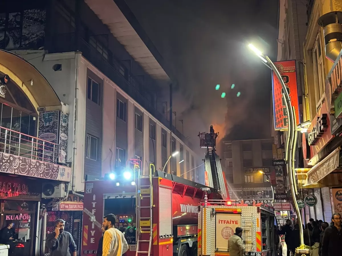 Van'da otelde çıkan yangın söndürüldü