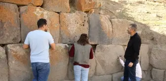 Van'daki Körzüt Kalesi'nde 'giriş yolu' ortaya çıkarıldı