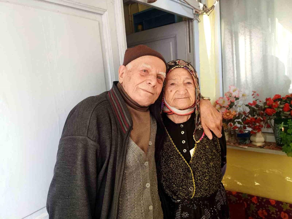 32 yıl sonra mavişinden gözyaşı dökerek ayrıldı