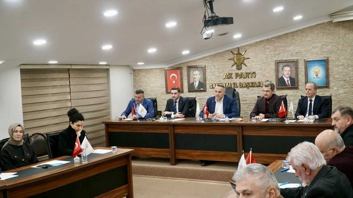 AK Parti Sakarya İl Başkanlığı Değerlendirme Toplantısı yapıldı