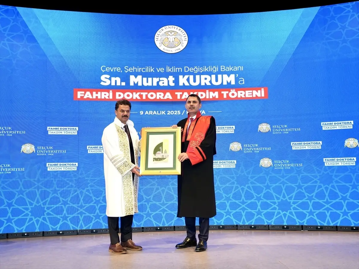 Bakan Kurum'a, mezun olduğu Konya'daki üniversitede fahri doktora unvanı verildi