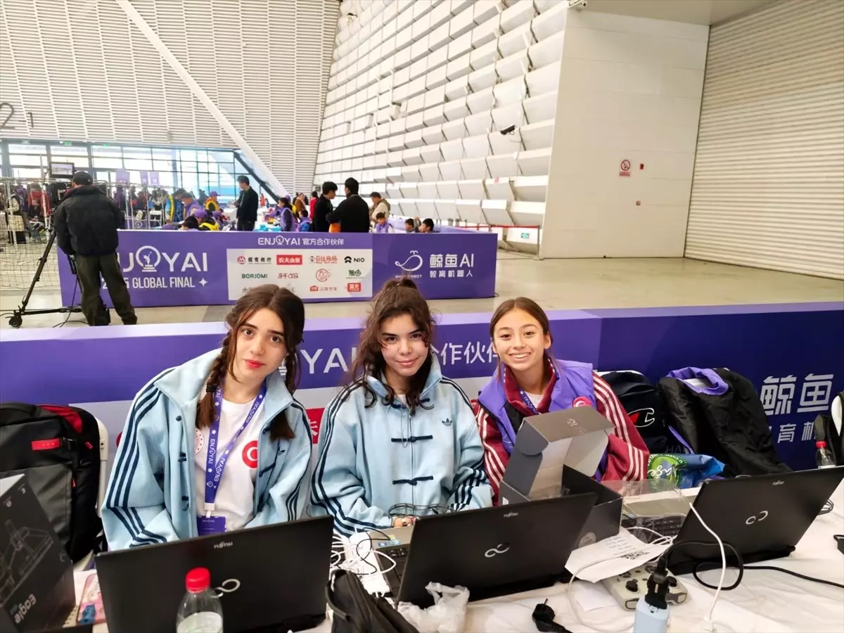 Balıkesir'in robotik takımı Çin'den gümüş madalyayla döndü