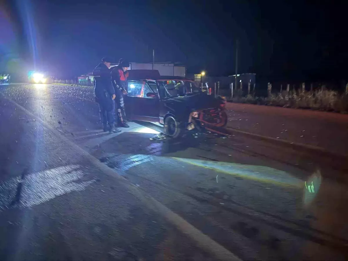 Bayramiç'te otomobille motorsiklet çarpıştı: 3 kişi yaralandı