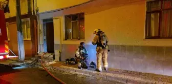 Bursa'da 3 katlı binanın çatısında çıkan yangın söndürüldü