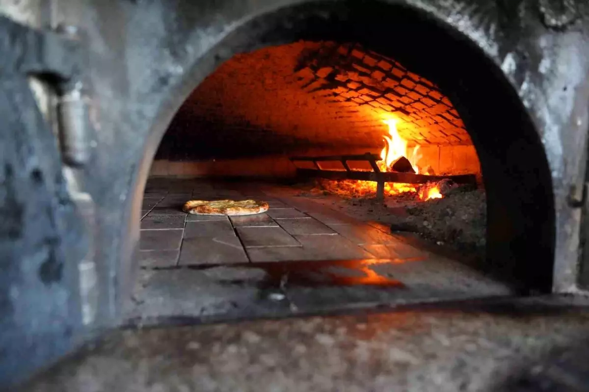 Derepazarı Pidesi nesilden nesile aktarılıyor