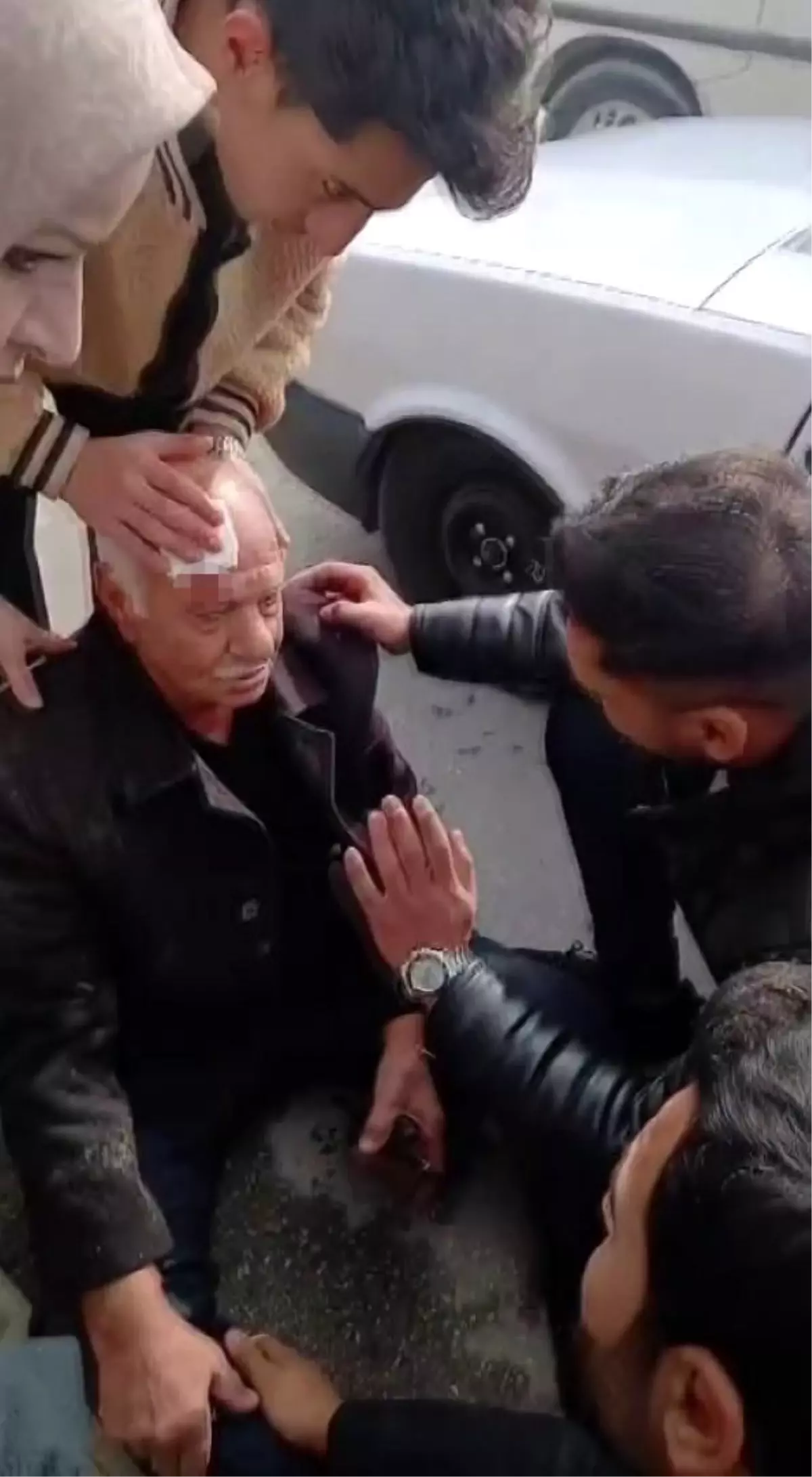 Elazığ'da otomobilin çarptığı yaşlı adam yaralandı