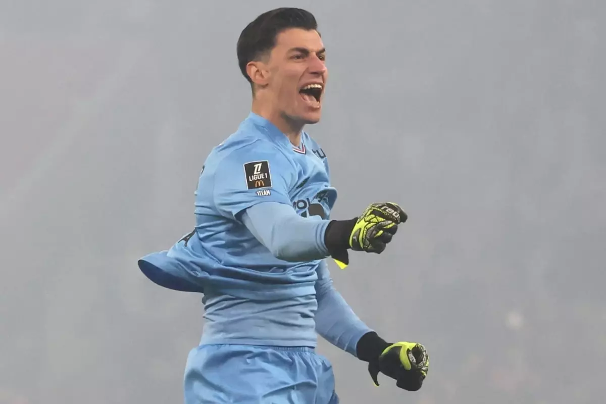 Galatasaray'la da anılıyordu! Eski Fenerbahçeli Berke Özer hangi takımı tuttuğunu açıkladı