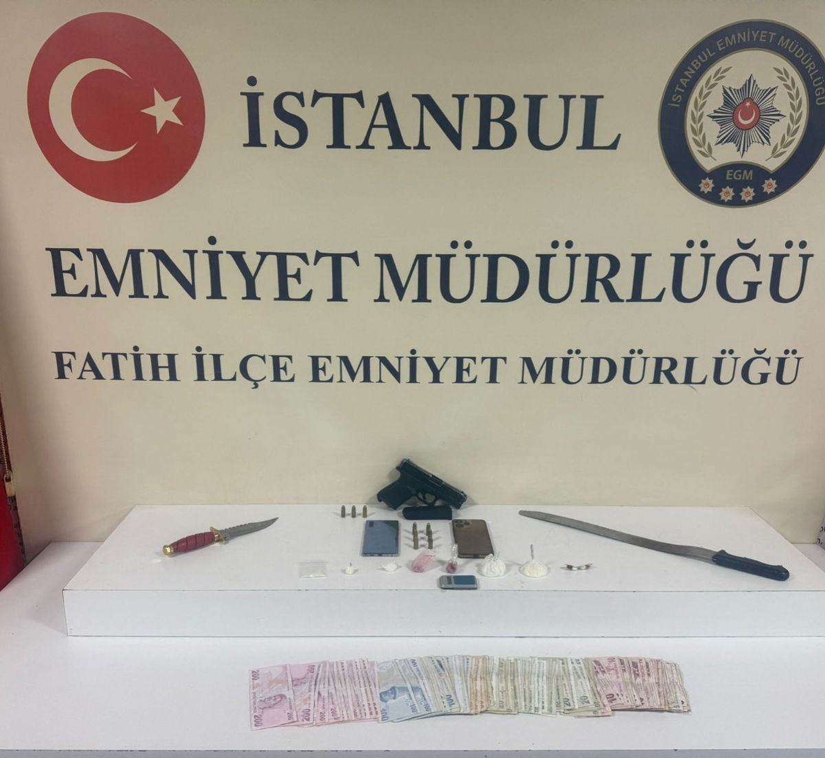 İstanbul -Fatih'te 20 yıl hapis cezasıyla aranan hükümlü, uyuşturucu operasyonunda yakalandı