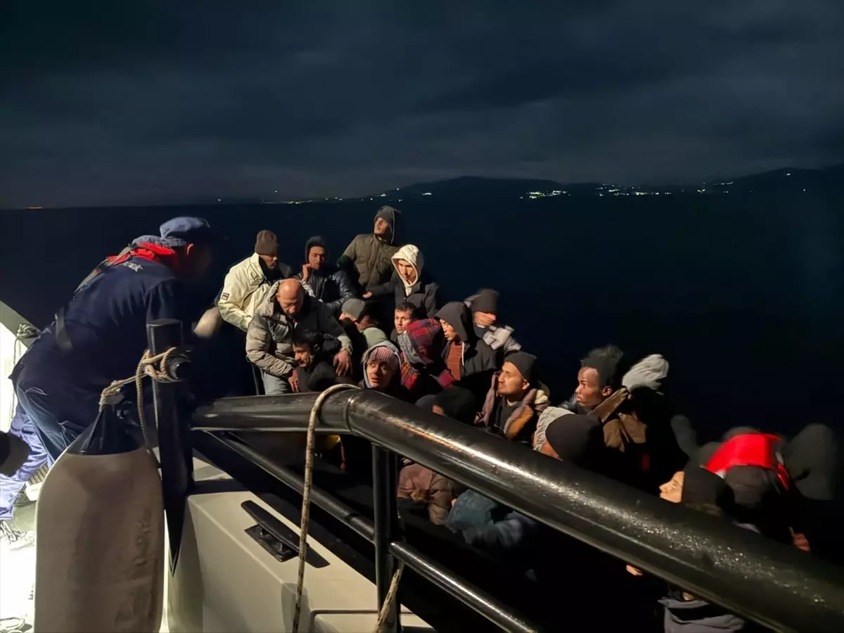 İzmir açıklarında 37 düzensiz göçmen kurtarıldı