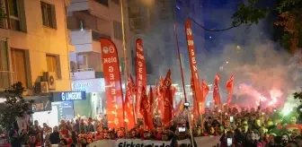 İzmir Büyükşehir Belediyesi işçileri meşaleli eylem yaptı