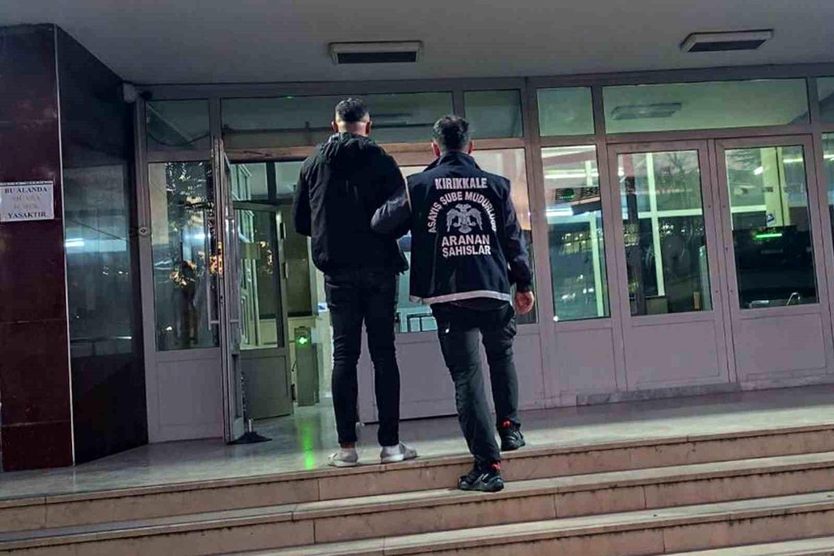 Kırıkkale'de eş zamanlı operasyonda 4 firari yakalandı