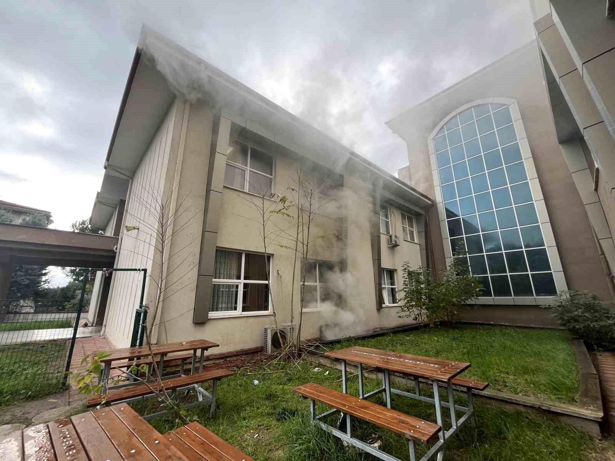 Kocaeli'de ilkokulda yangın paniği