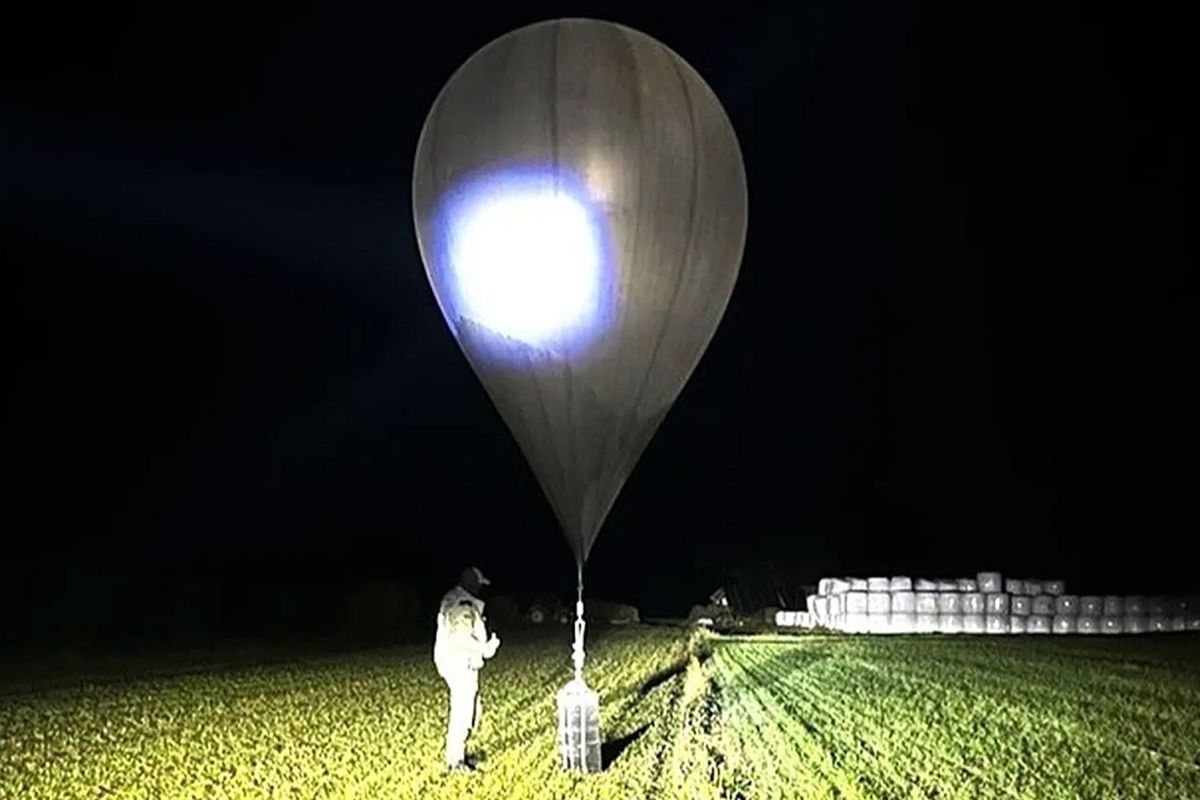 Komşu ülkeden gelen dev balonlar Litvanya'ya OHAL ilan ettirdi