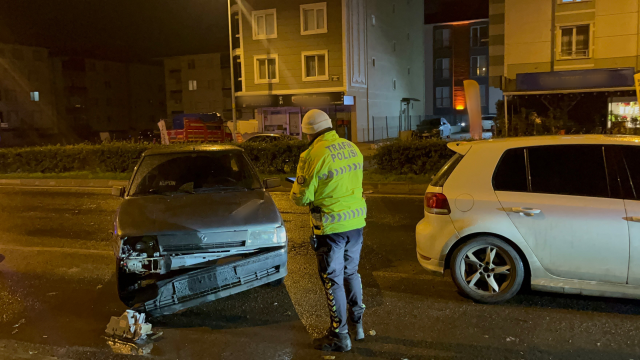 Polisi duyunca 'Ağabeyimi arayacağım' deyip aracını bırakıp kaçtı Polisi duyunca 'Ağabeyimi arayacağım' deyip aracını bırakıp kaçtı