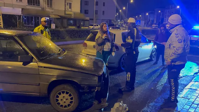 Polisi duyunca 'Ağabeyimi arayacağım' deyip aracını bırakıp kaçtı Polisi duyunca 'Ağabeyimi arayacağım' deyip aracını bırakıp kaçtı
