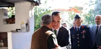 Şehit Astsubay Başçavuş Emrah Kuran'ın şehadet belgesi ailesine teslim edildi