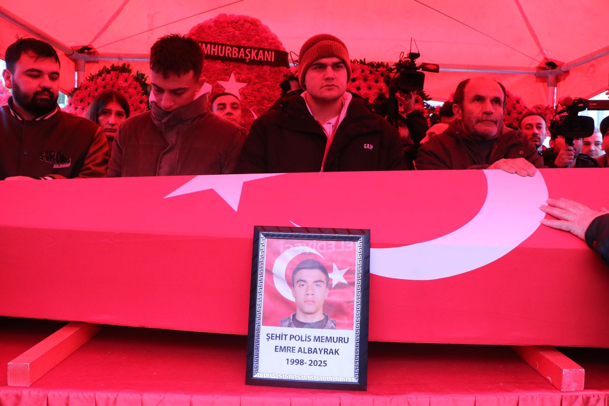 Uyuşturucu operasyonunda şehit olan polis memuru Samsun'da son yolculuğuna uğurlandı