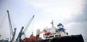 Sudan'a çadır ulaştıracak ikinci yardım gemisi Mersin'den yola çıktı