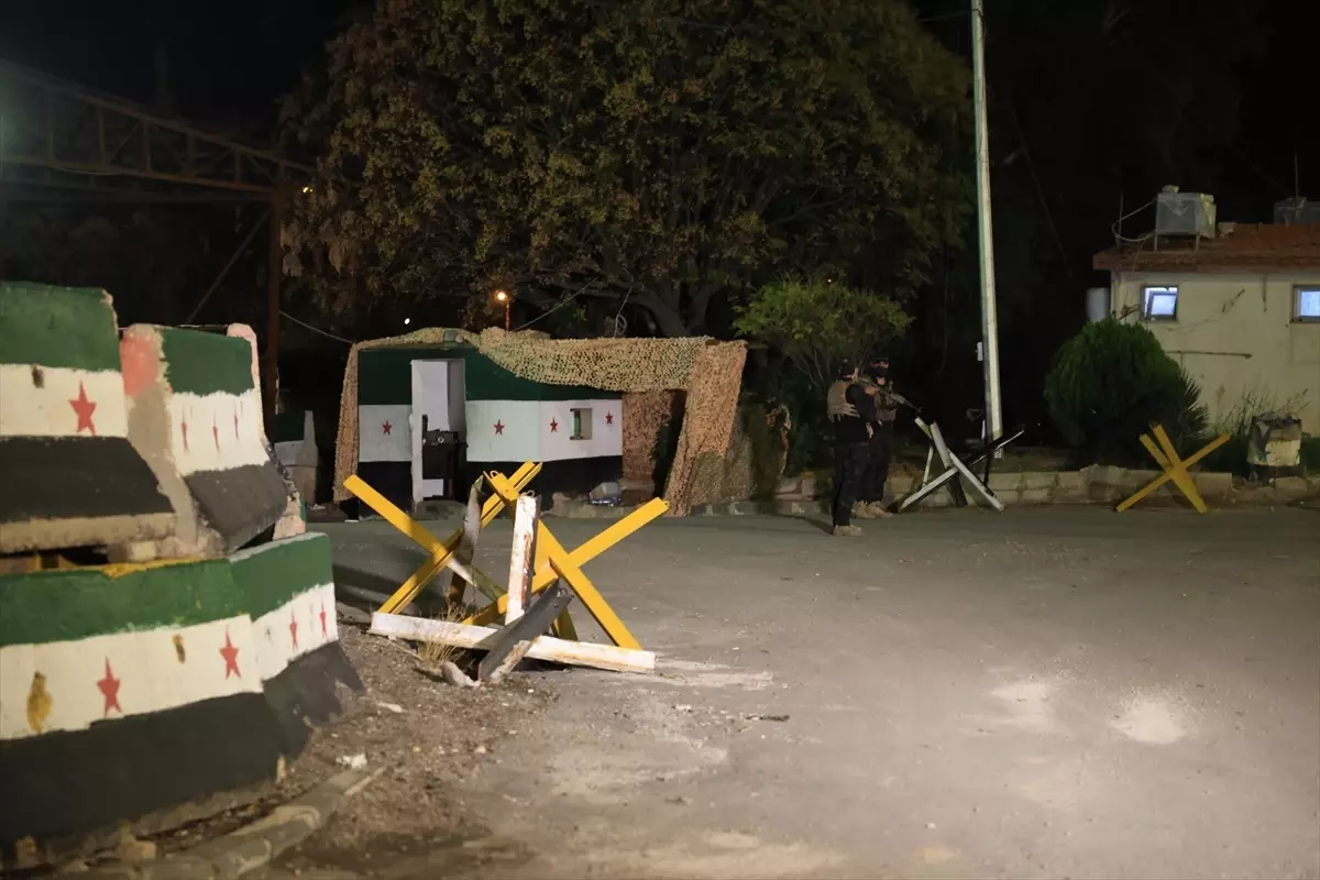 Suriye'nin başkenti Şam'da patlama sesleri duyuldu