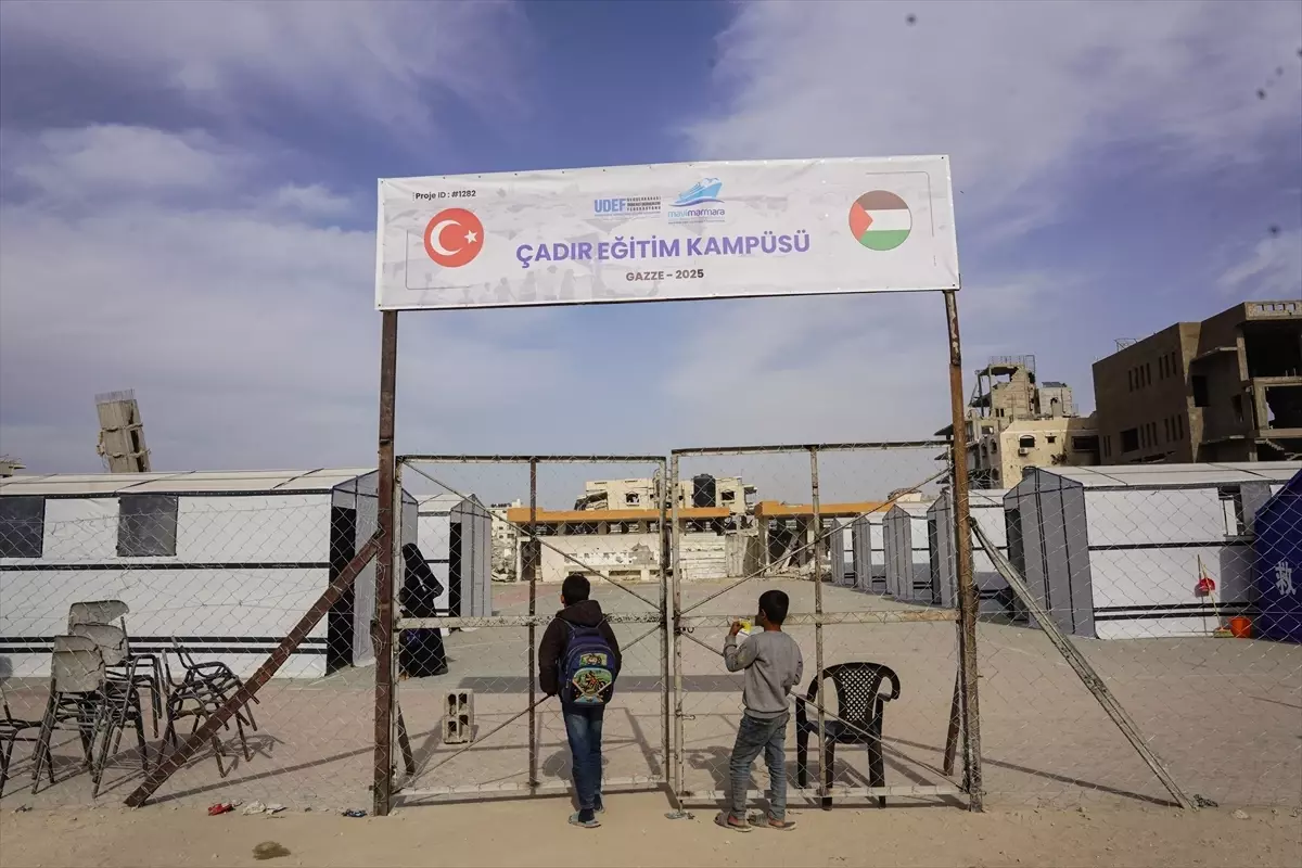 Türk dernekleri Gazze'de 'Çadır Eğitim Kampüsü' açtı