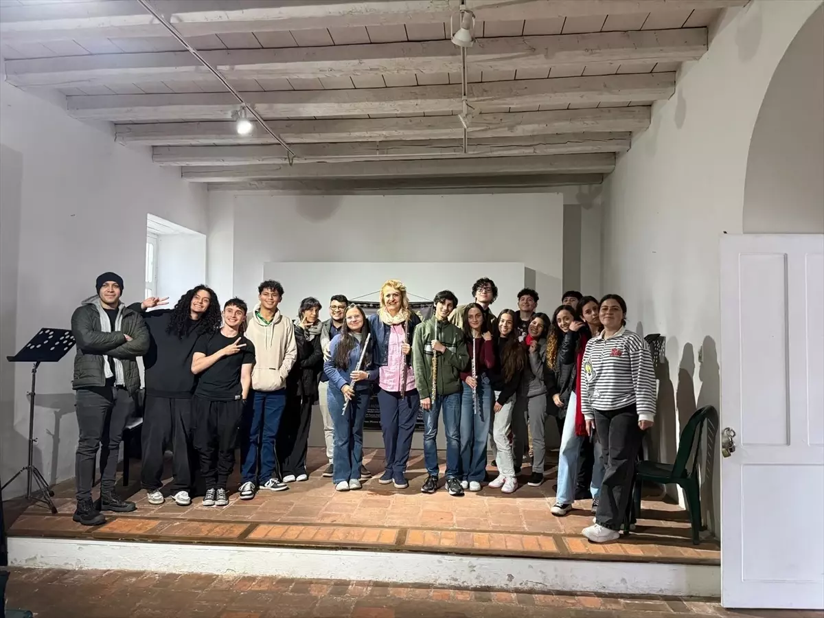 Türk sanatçı Bayramoğulları Kolombiya'da Uluslararası Flüt Seminerine katıldı