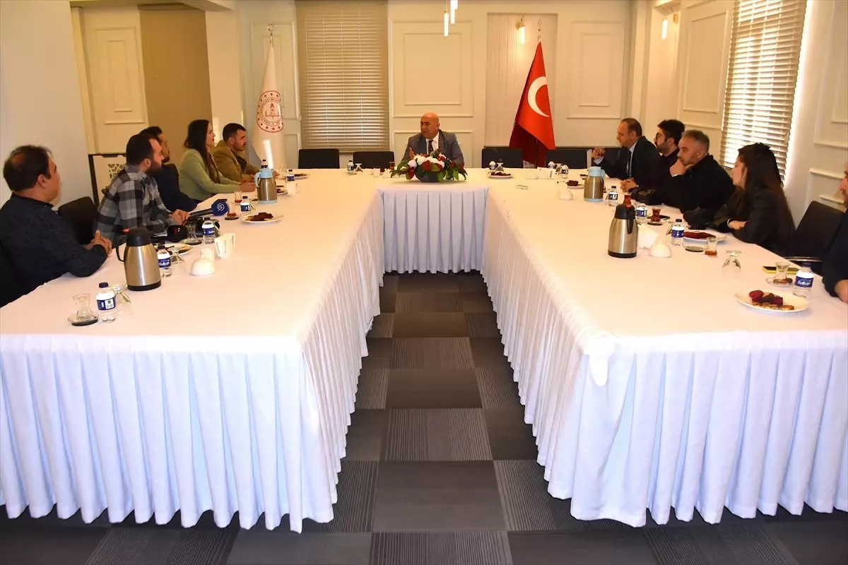 Van Milli Eğitim Müdürü Aras, basın mensuplarıyla bir araya geldi