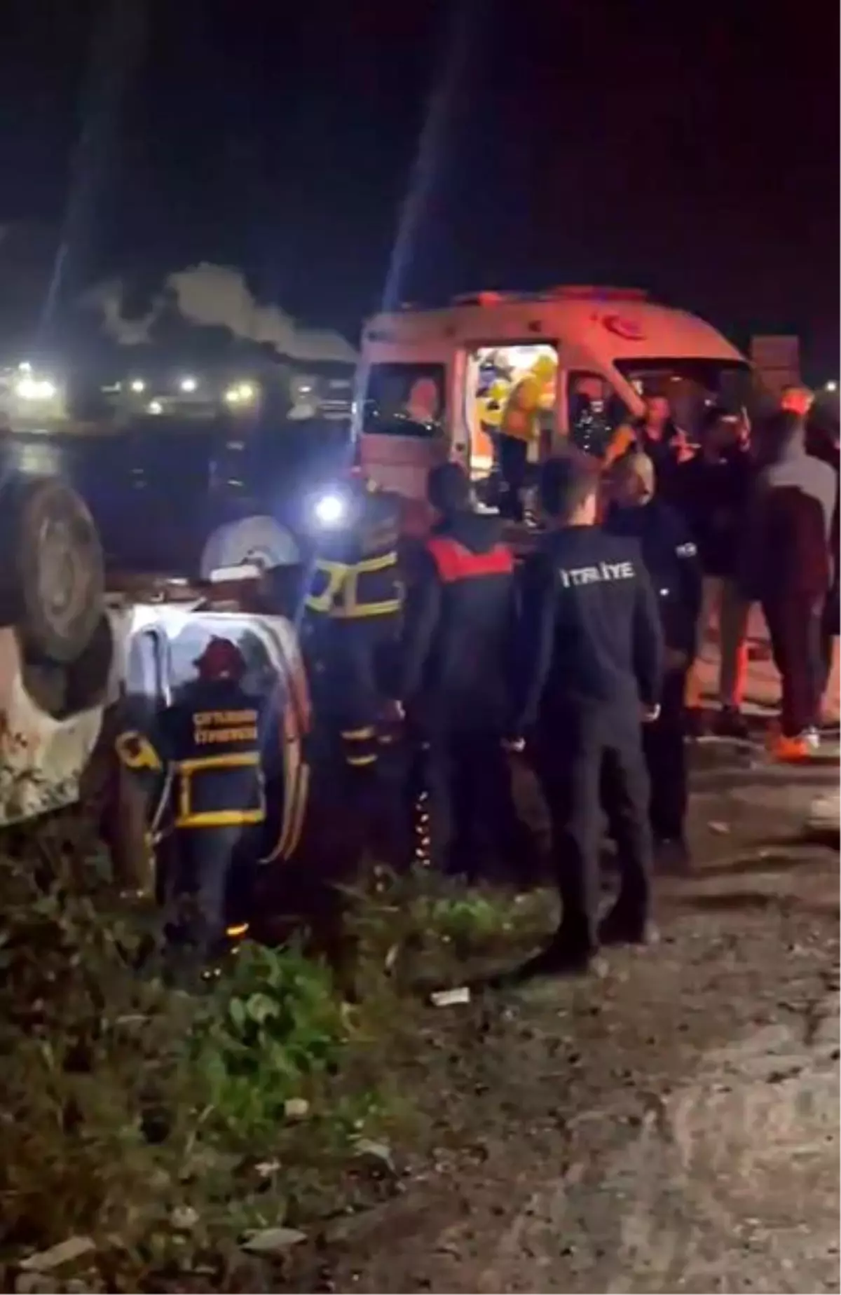 Yalova'da otomobil takla attı: 2 yaralı