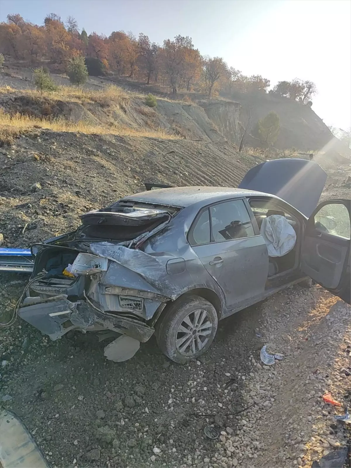 Adıyaman'da şarampole devrilen otomobilin sürücüsü yaralandı