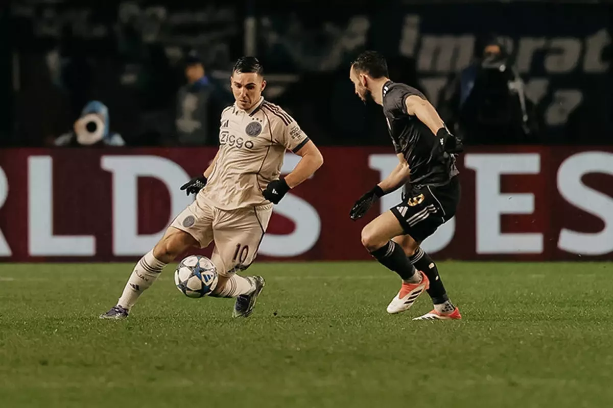 Ajax'tan ilk galibiyet! Önde olan Karabağ son dakikalarda yıkıldı