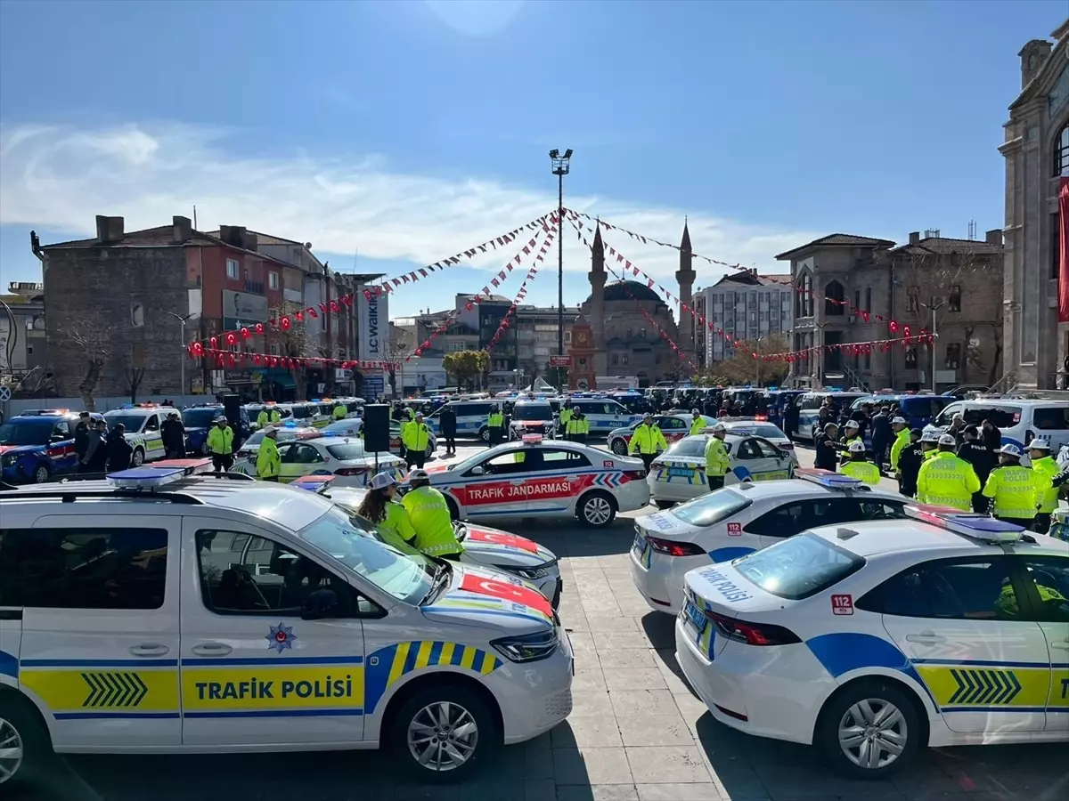 Aksaray'da emniyet ve jandarma teşkilatlarının araç filosu 119 yeni araçla güçlendirildi