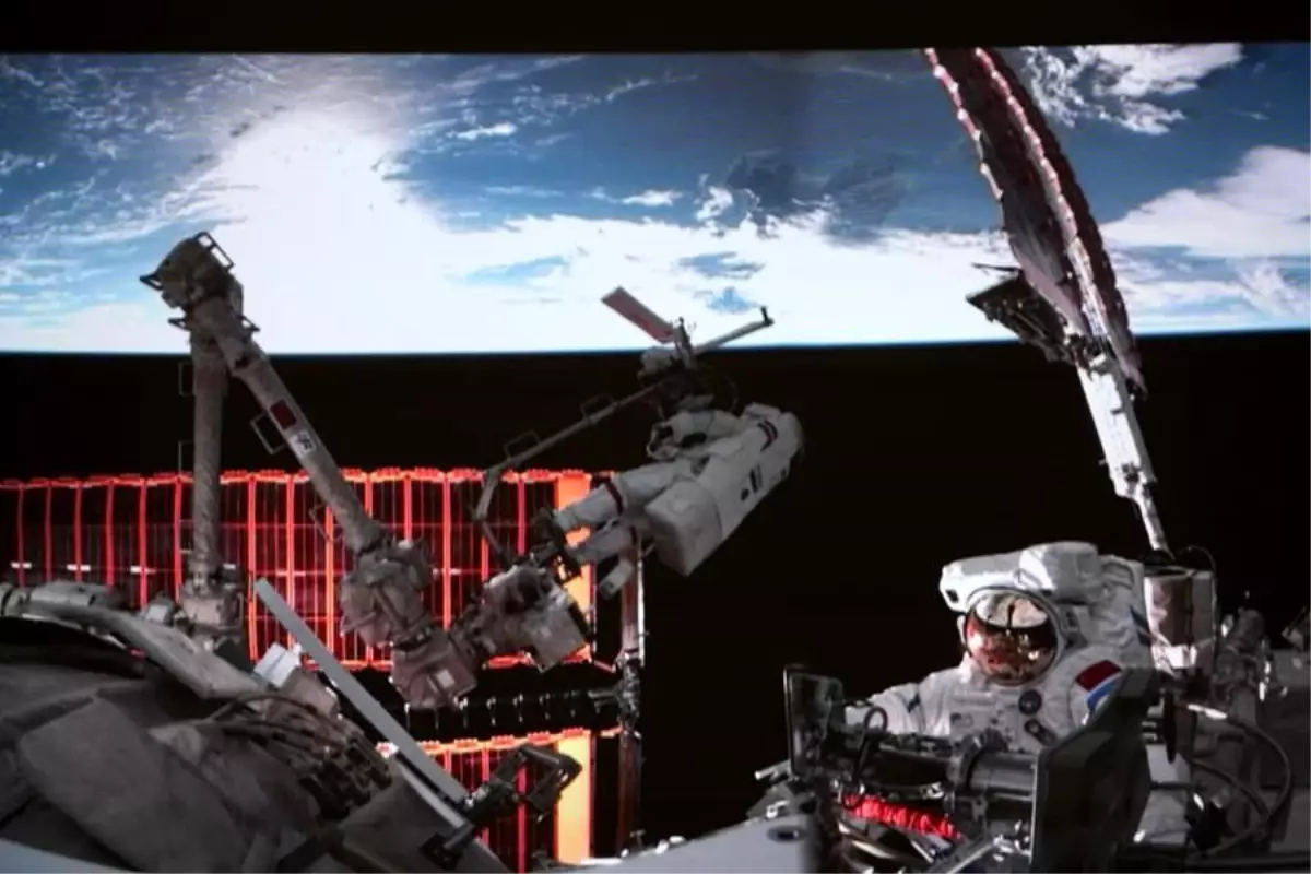 Albüm: Çin'in Uzay İstasyonundaki Shenzhou-21 Astronotları İlk Araç Dışı Faaliyetlerini Tamamladı