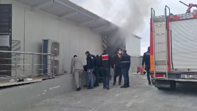 alev alev yanan fabrika kule dondu biri bitmeden 19343158 5730 m