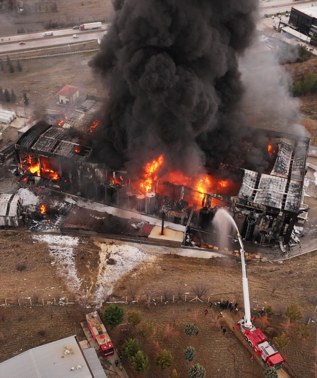 alev alev yanan fabrika kule dondu biri bitmeden 19343158 9852 m