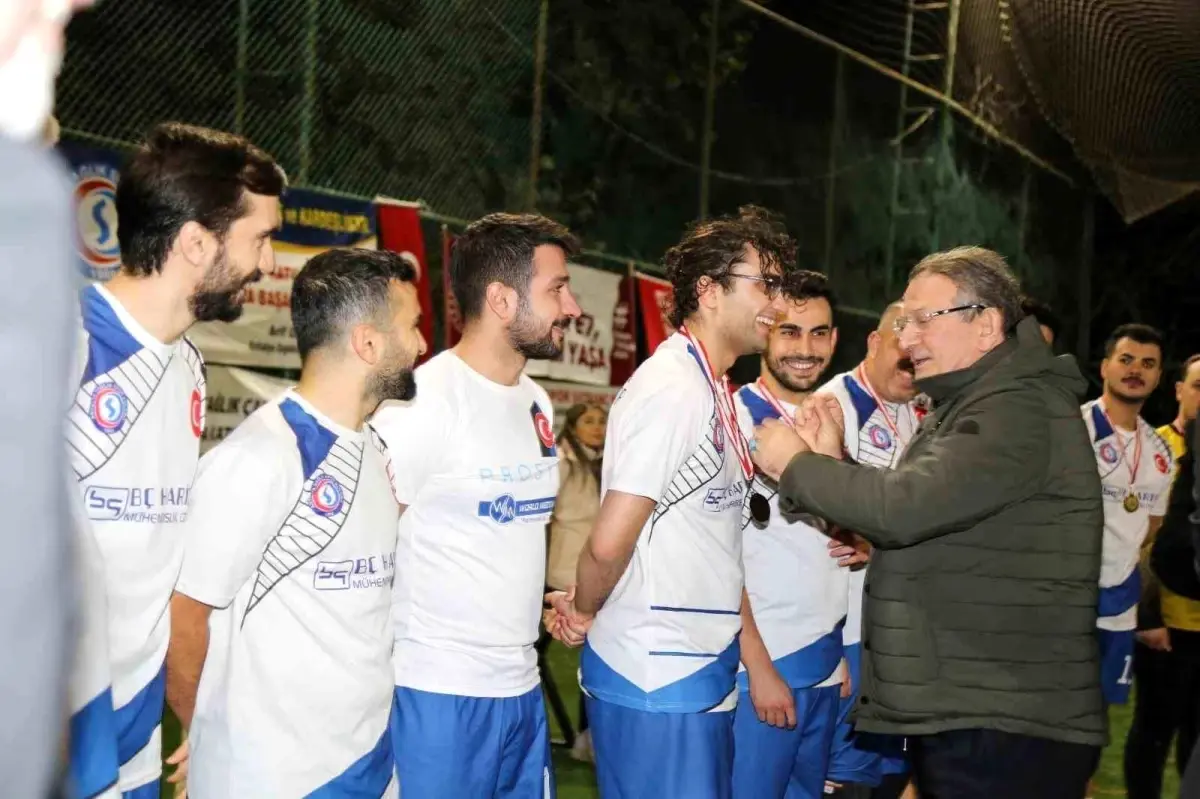 Antalya Sağlıkspor, 24. Geleneksel Futbol Turnuvası'nın şampiyonu oldu
