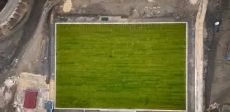 Artuklu ilçesinde yapımı süren çim sahada sona yaklaşıldı