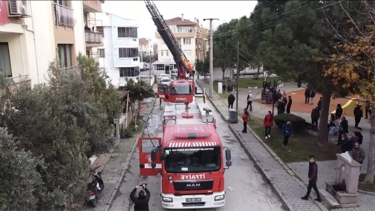 Balıkesir'de çatı yangını