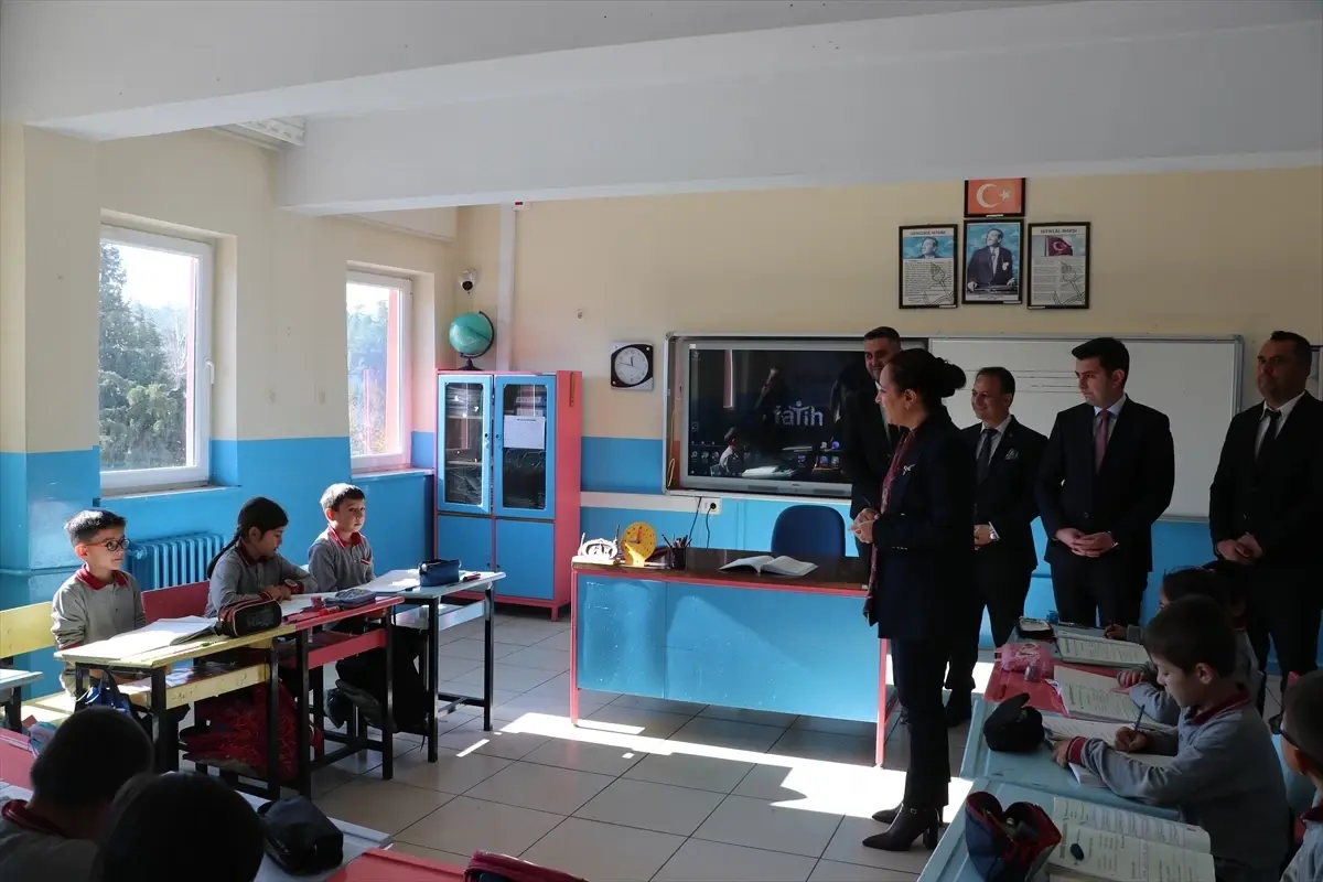 Burdur Valisi Bilgihan Gölhisar'da köyleri ziyaret etti