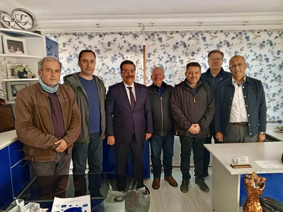 Burhaniye Kaymakamı Atilla'dan eğitim faaliyetlerini destekleme derneğine ziyaret