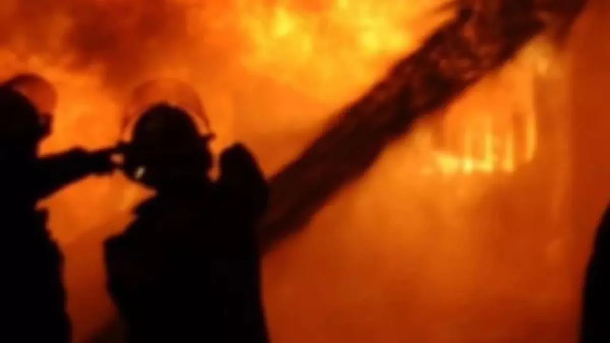 Çin'de 4 katlı binada yangın: 12 ölü