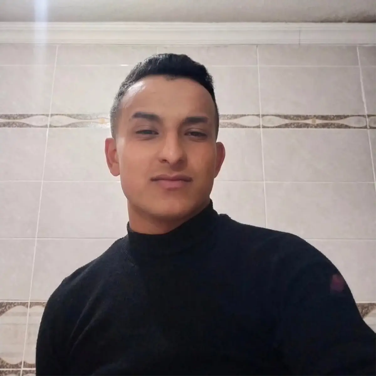 Devrilen motosikletin sürücüsü uyarı tabelasına çarpıp su kanalına düşerek öldü