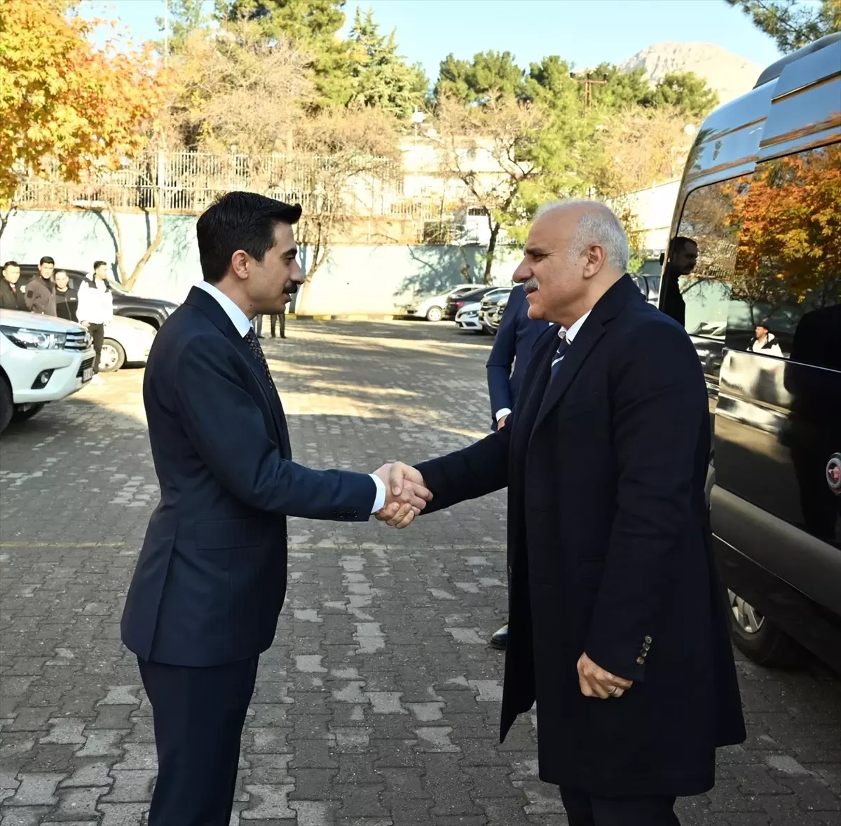 Diyarbakır Valisi Zorluoğlu Ergani'de temaslarda bulundu